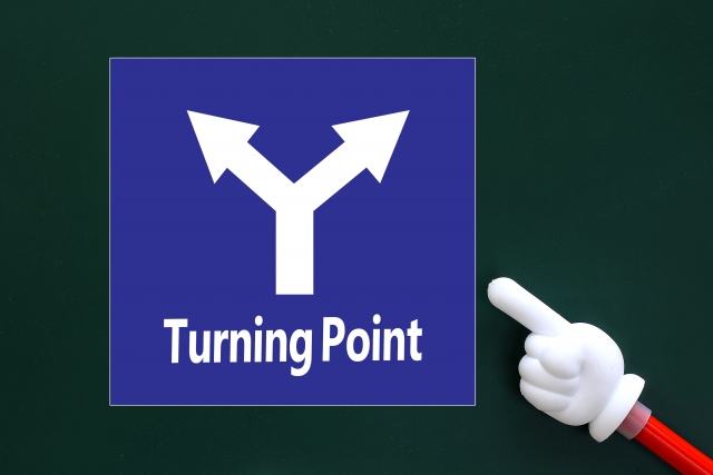 営業の世界へ踏み出す転機を表す分岐点のイメージ