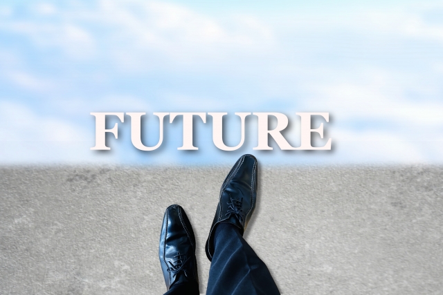 これからの未来へ踏み出す一歩を象徴する、足元と「FUTURE」の文字のイメージ