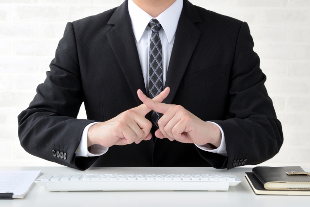 営業転職で注意点や判断ミスを避ける必要性を示すイメージ