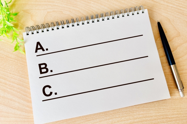 営業転職で判断基準を整理して選択肢を比較するイメージ