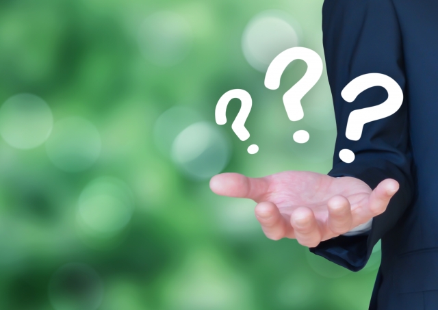 人見知りでも営業ができるのか悩む男性のイメージ