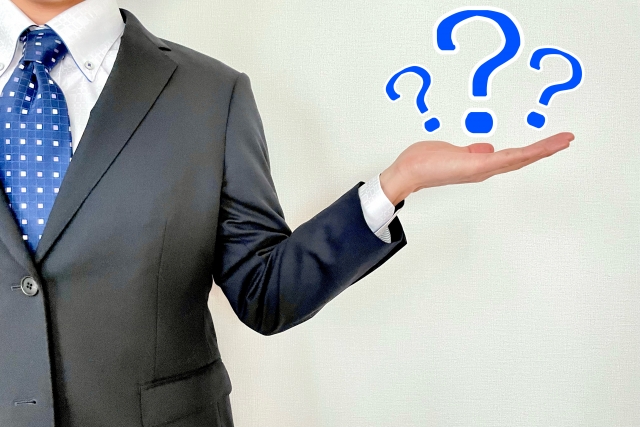 営業職がブラックかどうか迷っているビジネスマンのイメージ