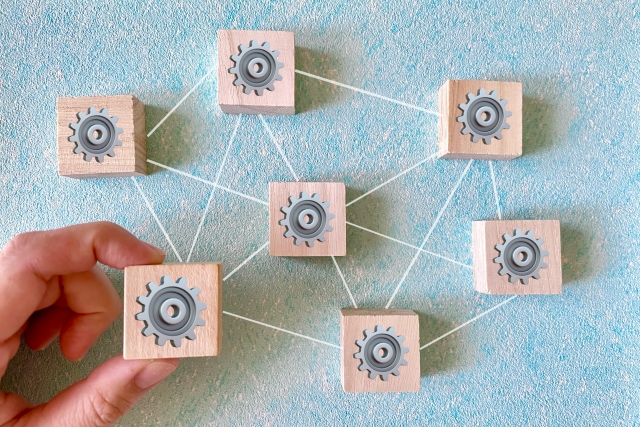 複数の要素がつながって仕組みを構成しているイメージ図