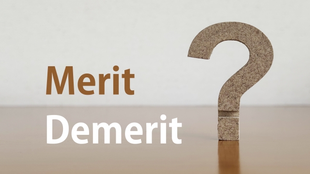 MeritとDemeritの文字とクエスチョンマーク(反響営業のメリット・デメリットを表現)