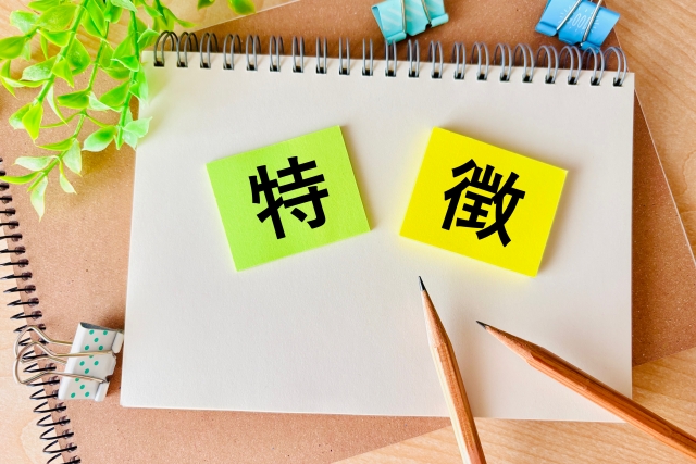 営業転職で年収が下がる人の特徴をイメージした付箋の画像