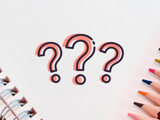 営業に向いてないのではと悩み、コミュ力に不安を感じている人を象徴するクエスチョンマークの画像。