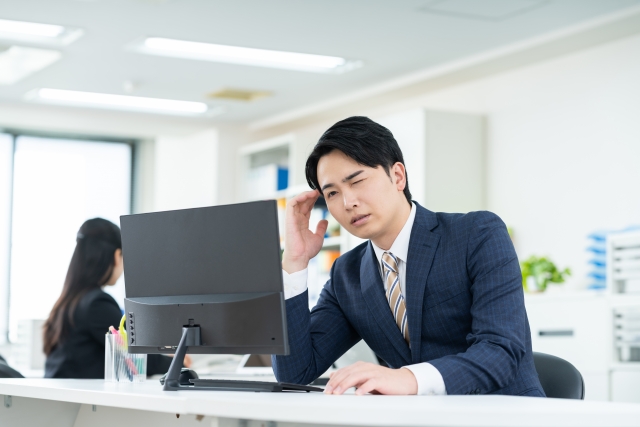 営業の仕事がうまくいかず悩むビジネスマンのイメージ