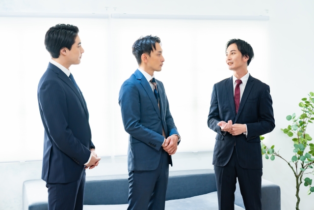 営業職の提案や打ち合わせの様子（顧客との商談イメージ）