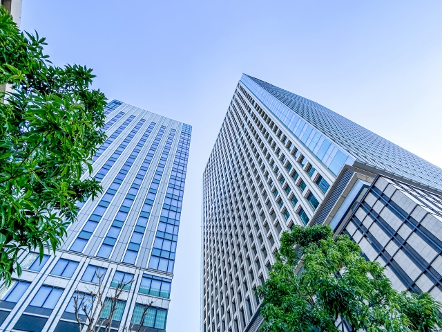 法人営業をイメージさせるオフィスビルの外観