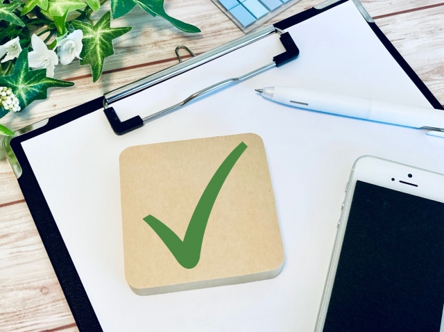 営業活動で判断や確認を行うイメージ