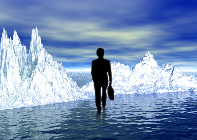 営業転職で不安を抱えながら未知の世界へ進むビジネスマンのイメージ