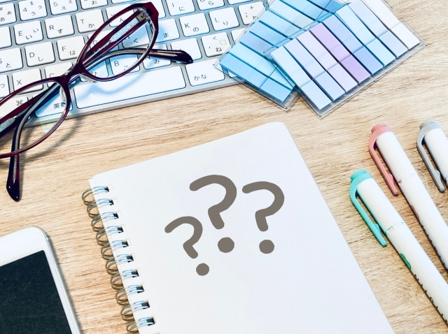 営業の働き方や残業について疑問を持つイメージ