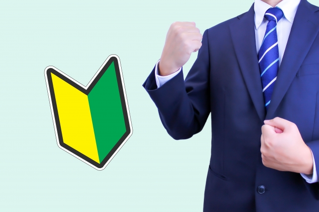 初心者マークとスーツ姿の人物で、営業未経験からの転職や初めての挑戦をイメージした画像