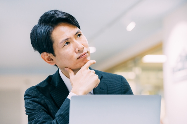 30代未経験で営業転職を考える男性