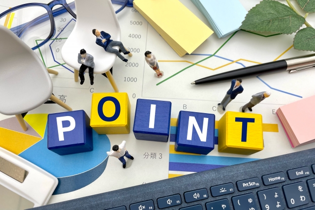 POINTの文字ブロックと資料の画像。転職エージェントナビを使う前に確認すべきポイントを表している。