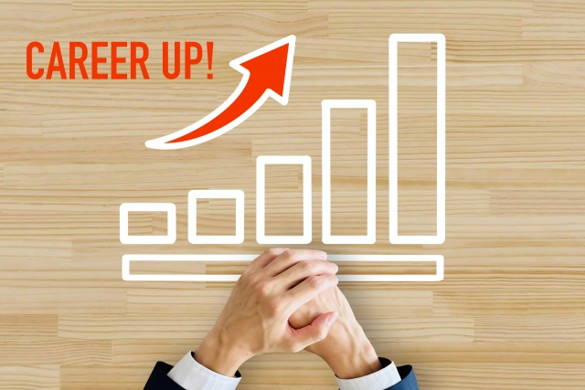 CAREER UPと上昇グラフが表示されたキャリアアップのイメージ画像
